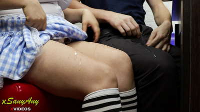 יונגע סטשאָאָלגירל דזשערקינג אַוועק צו קלאַסמייט אויף לעקציעס-קססאַניאַני